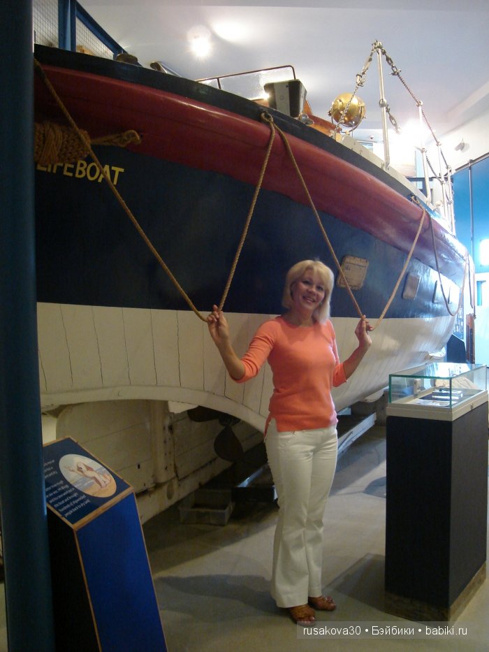 Море, море - мир бездонный, Пенный шелест волн прибрежных