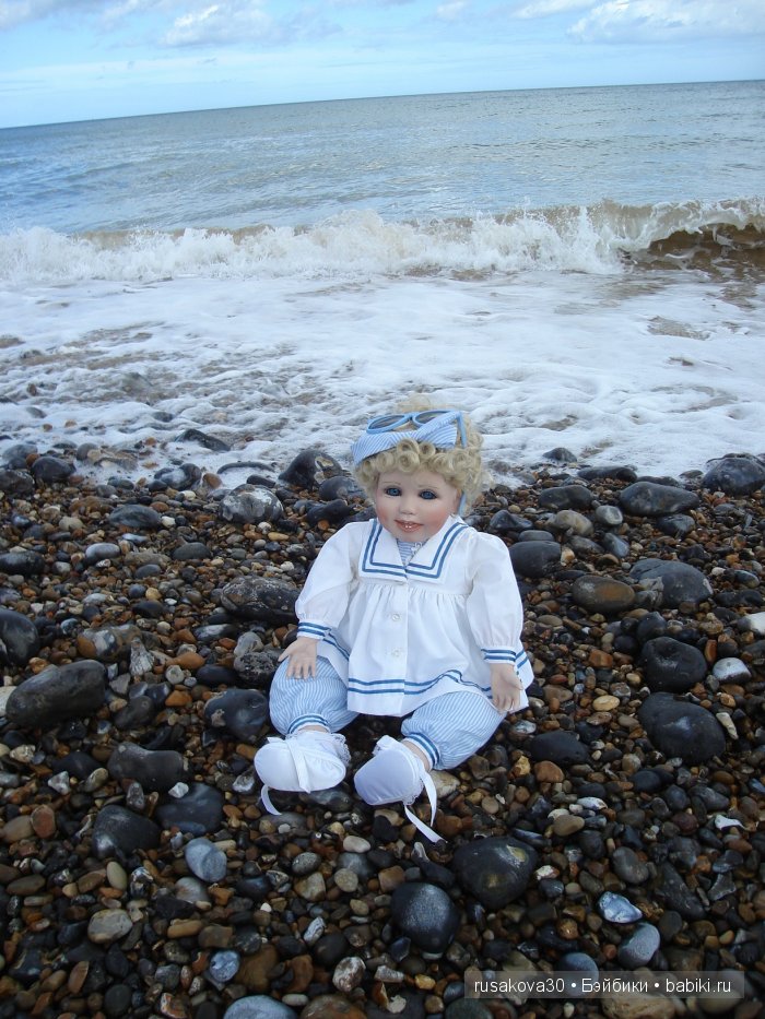 Море, море - мир бездонный, Пенный шелест волн прибрежных