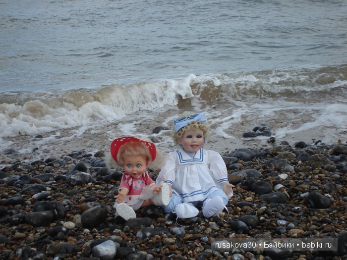 Море, море - мир бездонный, Пенный шелест волн прибрежных