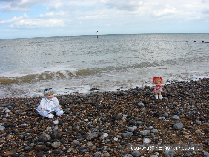 Море, море - мир бездонный, Пенный шелест волн прибрежных