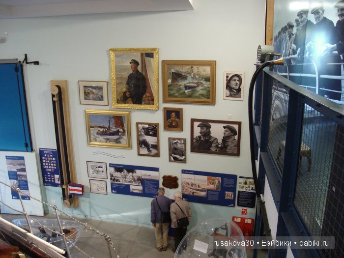 Море, море - мир бездонный, Пенный шелест волн прибрежных