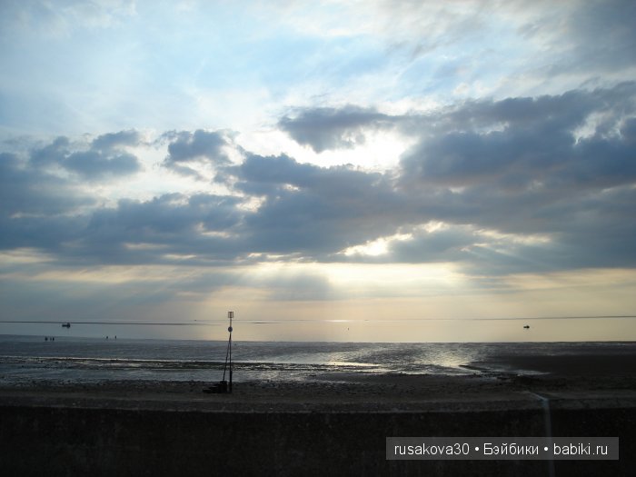 Море, море - мир бездонный, Пенный шелест волн прибрежных