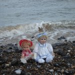 Море, море - мир бездонный, Пенный шелест волн прибрежных..