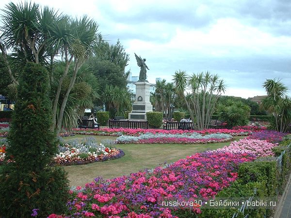 Кла́ктон-он-Си́ курортный городок около моря (фото 10)