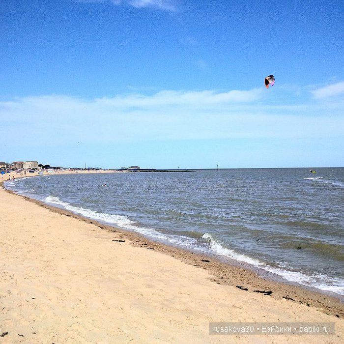 Кла́ктон-он-Си́ курортный городок около моря (фото 9)