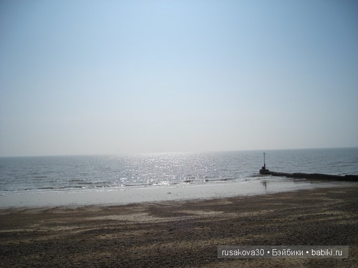 Кла́ктон-он-Си́ курортный городок около моря