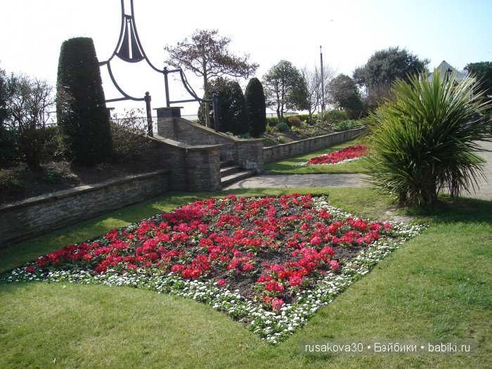Кла́ктон-он-Си́ курортный городок около моря