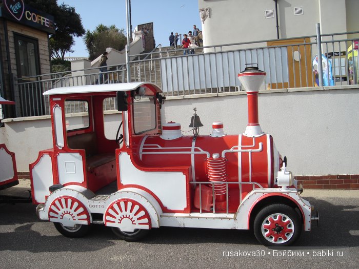 Кла́ктон-он-Си́ курортный городок около моря