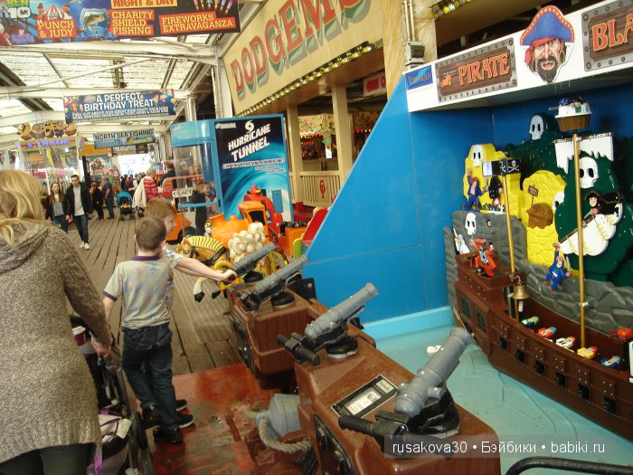 Кла́ктон-он-Си́ курортный городок около моря