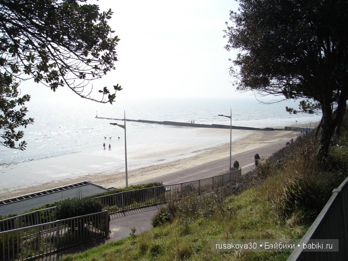 Кла́ктон-он-Си́ курортный городок около моря