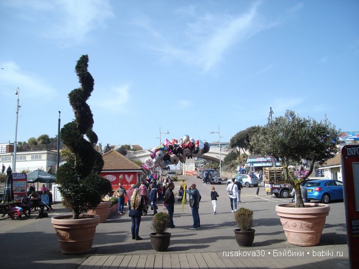 Кла́ктон-он-Си́ курортный городок около моря