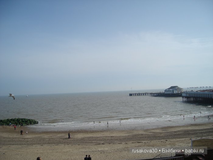 Кла́ктон-он-Си́ курортный городок около моря