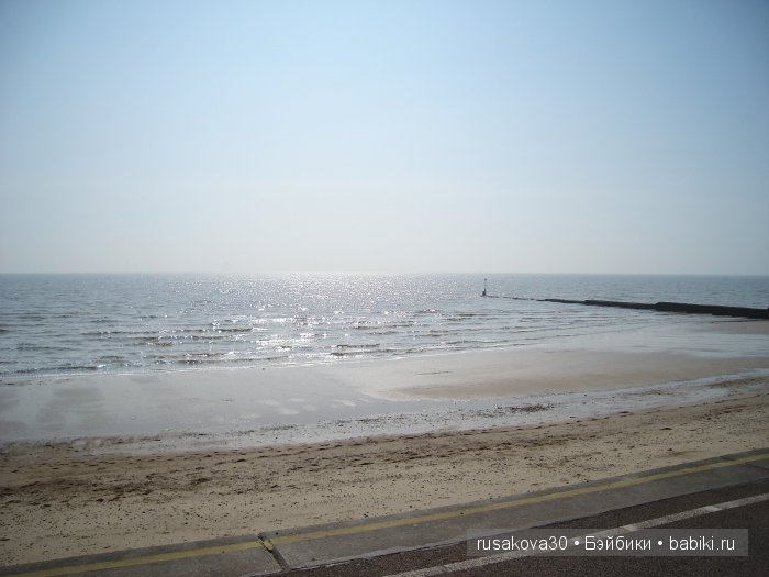 Кла́ктон-он-Си́ курортный городок около моря