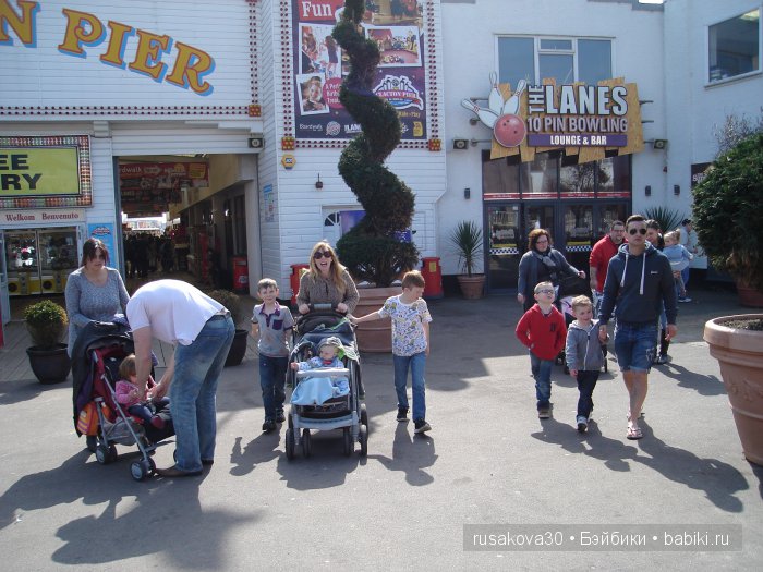 Кла́ктон-он-Си́ курортный городок около моря