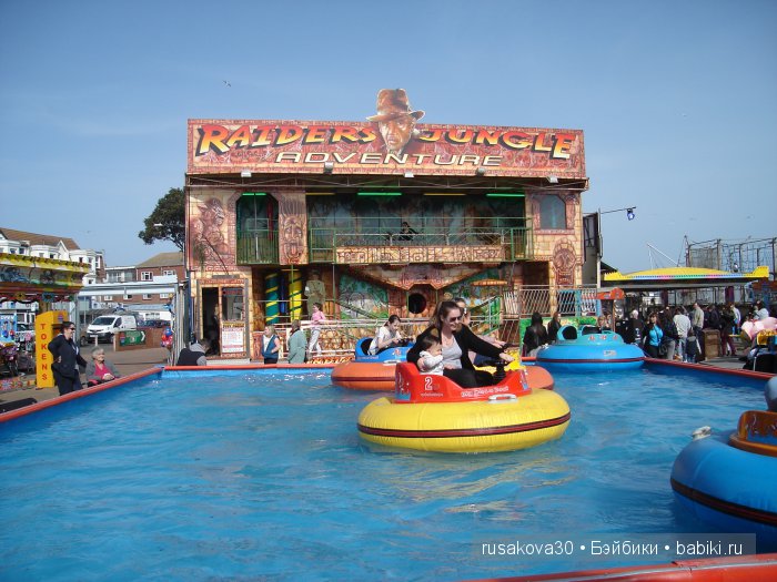 Кла́ктон-он-Си́ курортный городок около моря