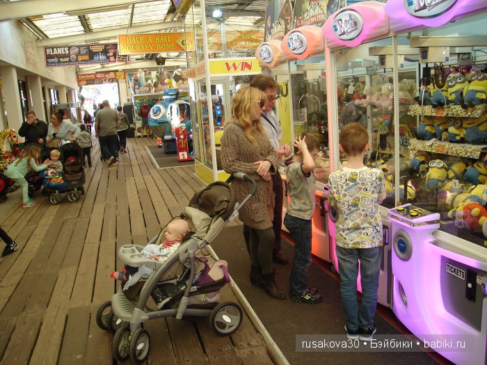 Кла́ктон-он-Си́ курортный городок около моря