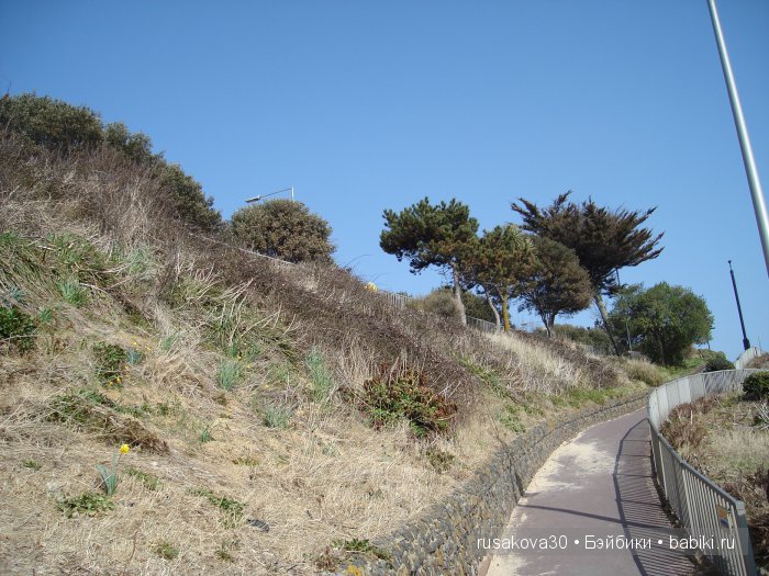 Кла́ктон-он-Си́ курортный городок около моря