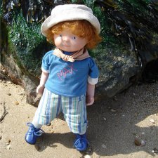 Кла́ктон-он-Си́  курортный городок около моря .