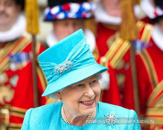 Елизавета II: любительница шляпок и королева без паспорта