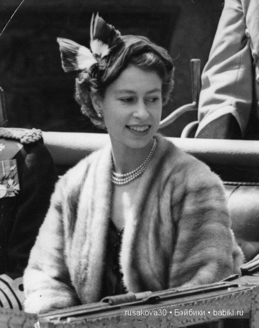 Елизавета II: любительница шляпок и королева без паспорта (фото 4)