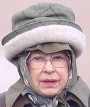 Елизавета II: любительница шляпок и королева без паспорта
