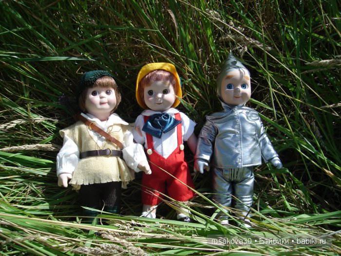 На каждом шагу констебли.....или куклы гуглики путешествуют