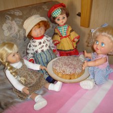 Куклы на армарке (продолжение).