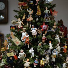 Елочные игрушки .