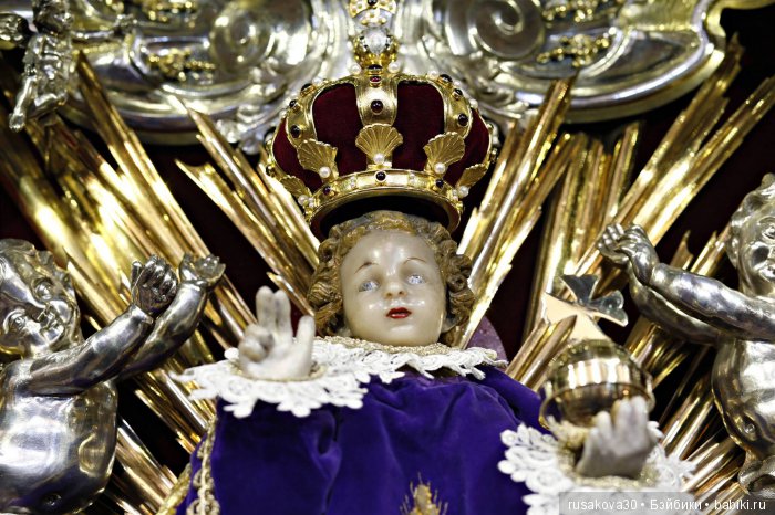 Под небом голубым есть город золотой