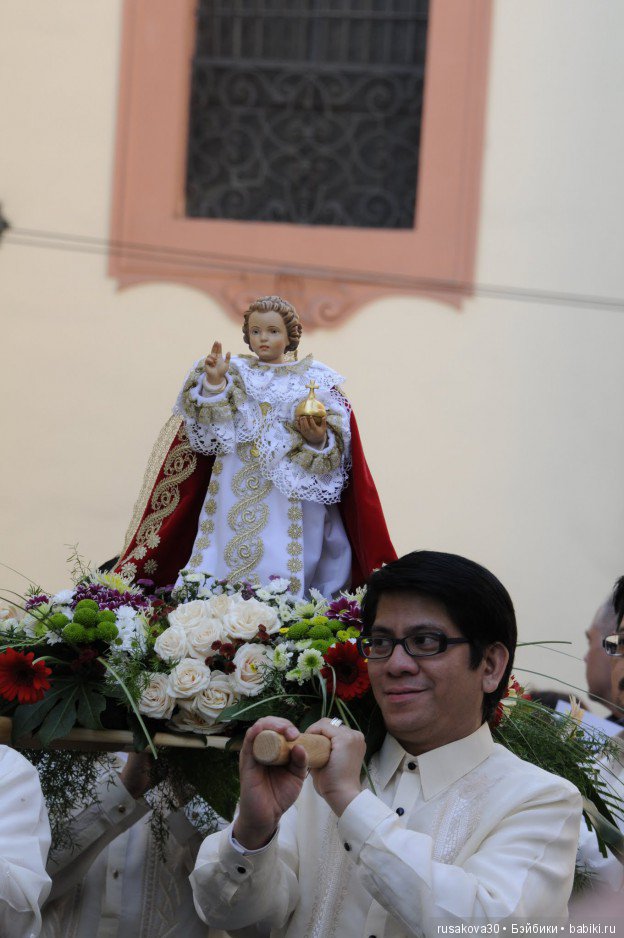 Под небом голубым есть город золотой