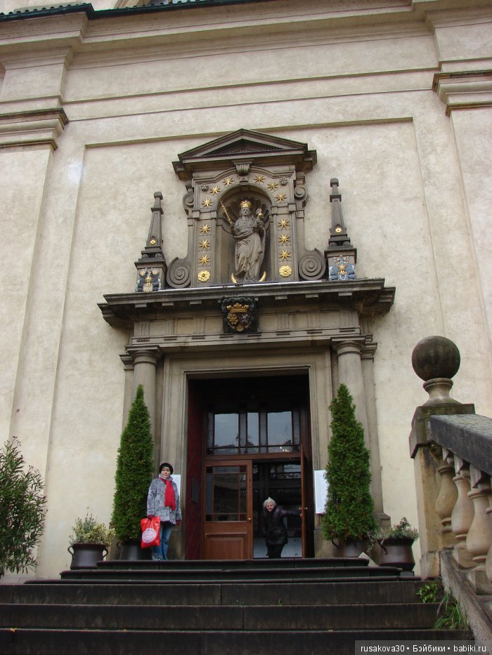 Под небом голубым есть город золотой