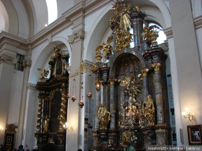 Под небом голубым есть город золотой