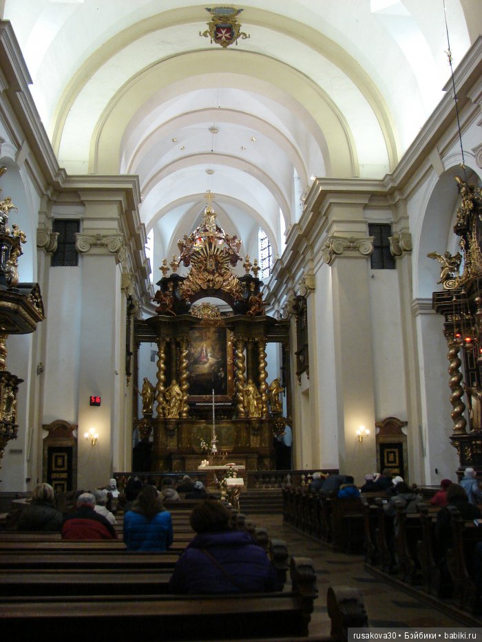 Под небом голубым есть город золотой