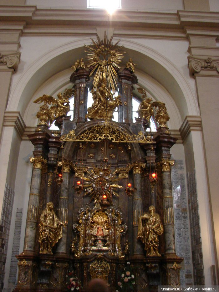 Под небом голубым есть город золотой