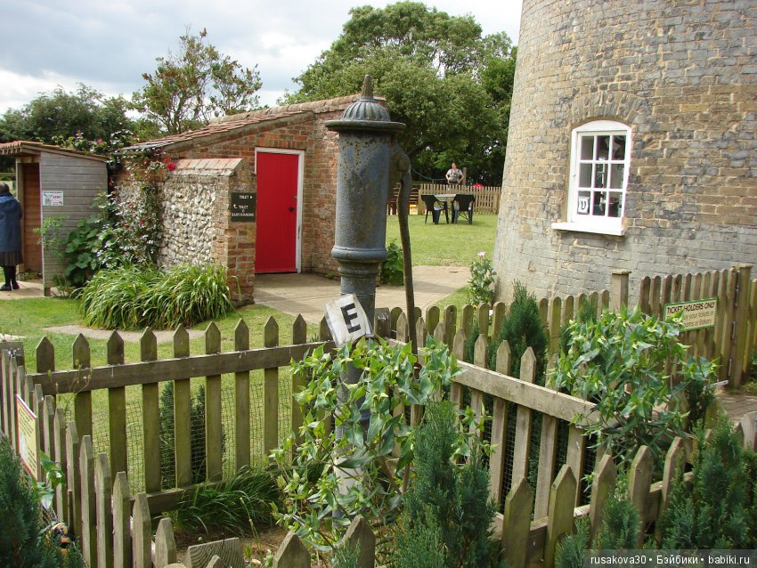 Как Пенни и Машка мельницу осматривали