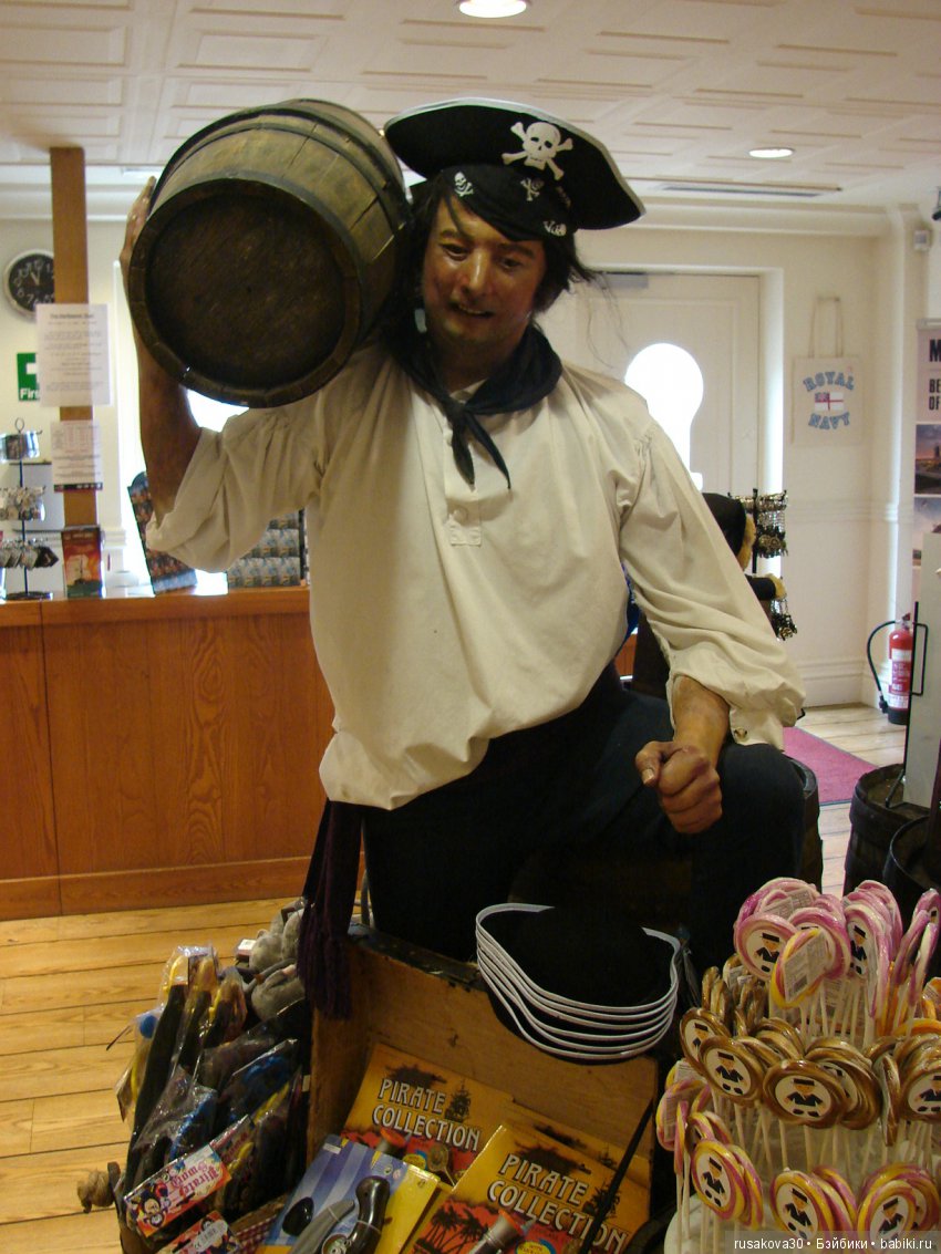 Пятнадцать человек на сундук мертвеца...Йо-хо-хо, и бутылка рому