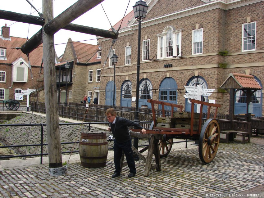 Пятнадцать человек на сундук мертвеца...Йо-хо-хо, и бутылка рому