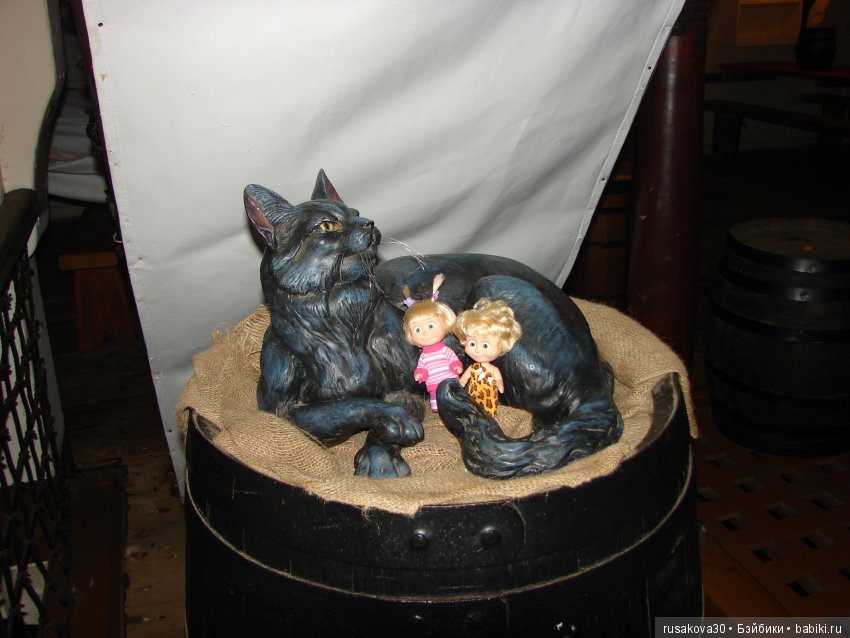 Пятнадцать человек на сундук мертвеца...Йо-хо-хо, и бутылка рому