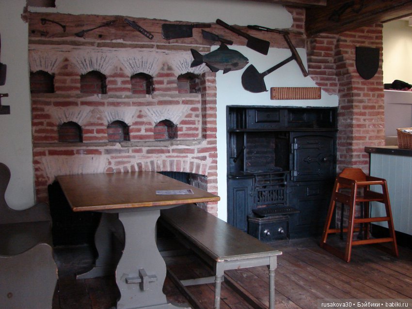 Пятнадцать человек на сундук мертвеца...Йо-хо-хо, и бутылка рому