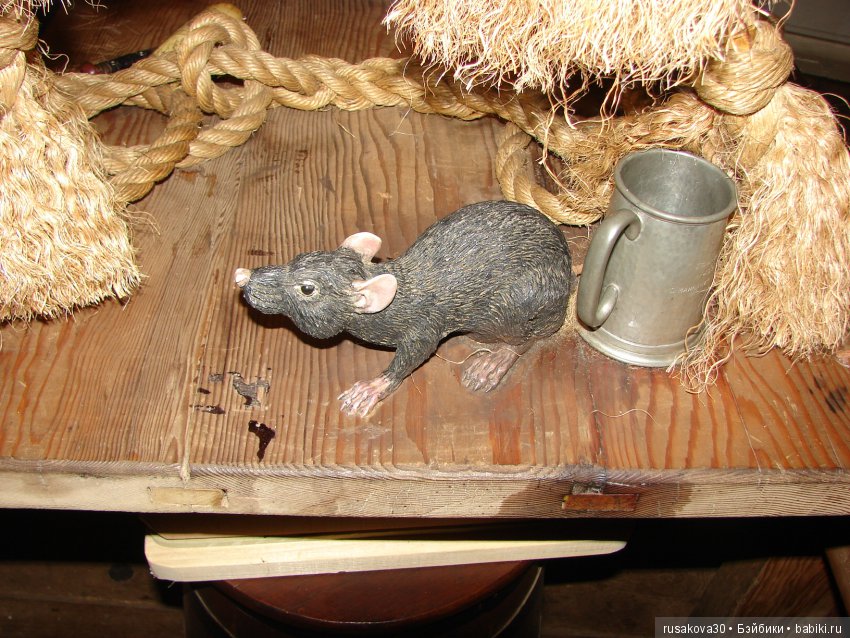 Пятнадцать человек на сундук мертвеца...Йо-хо-хо, и бутылка рому