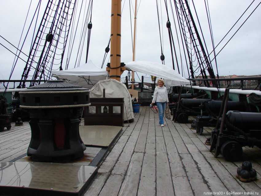Пятнадцать человек на сундук мертвеца...Йо-хо-хо, и бутылка рому