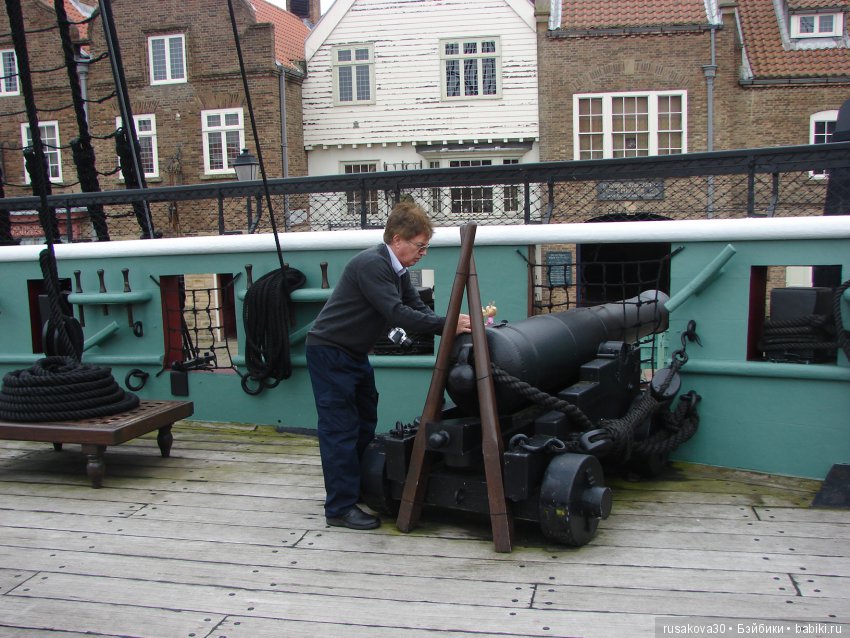Пятнадцать человек на сундук мертвеца...Йо-хо-хо, и бутылка рому