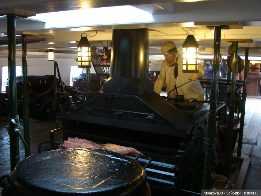 Пятнадцать человек на сундук мертвеца...Йо-хо-хо, и бутылка рому