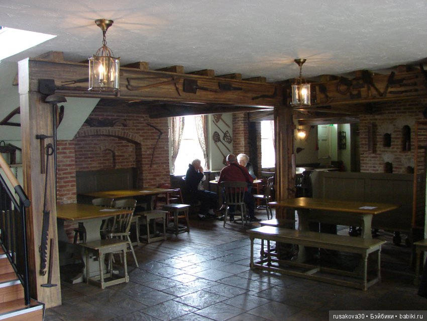 Пятнадцать человек на сундук мертвеца...Йо-хо-хо, и бутылка рому