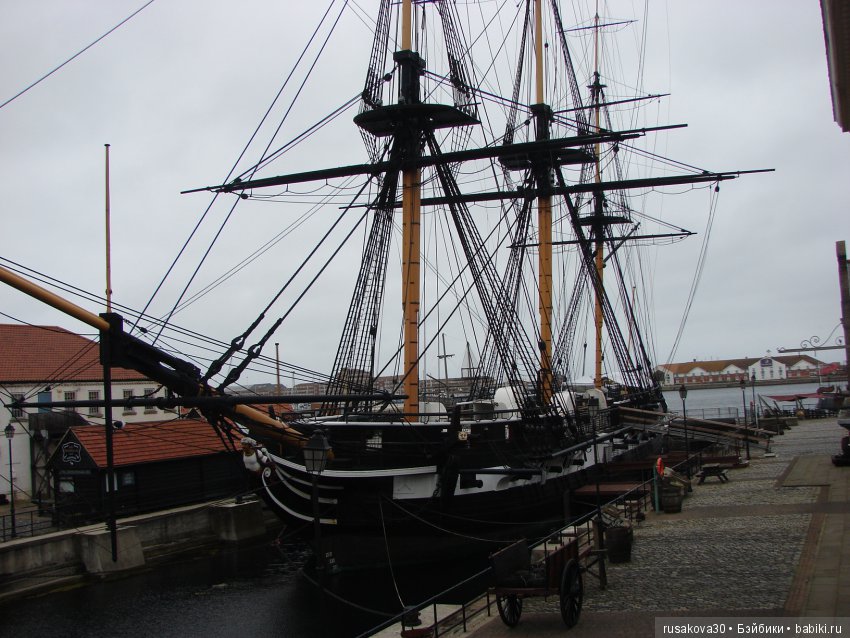 Пятнадцать человек на сундук мертвеца...Йо-хо-хо, и бутылка рому