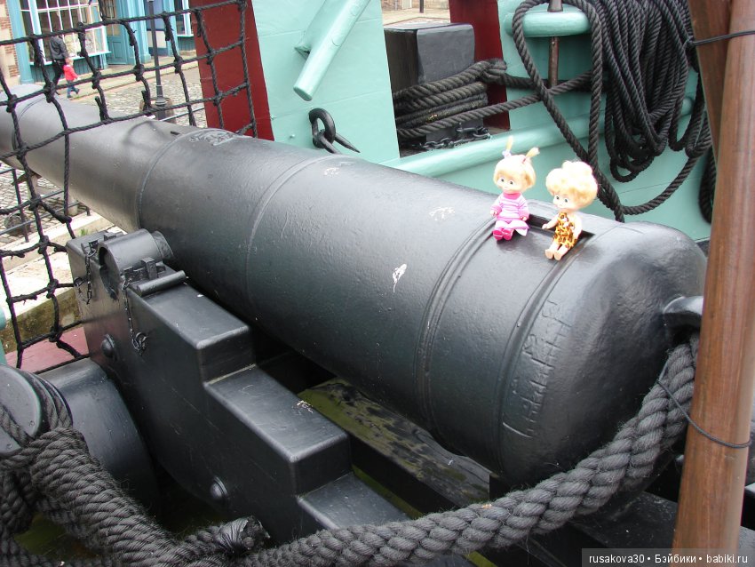 Пятнадцать человек на сундук мертвеца...Йо-хо-хо, и бутылка рому