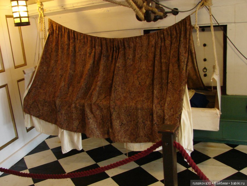 Пятнадцать человек на сундук мертвеца...Йо-хо-хо, и бутылка рому