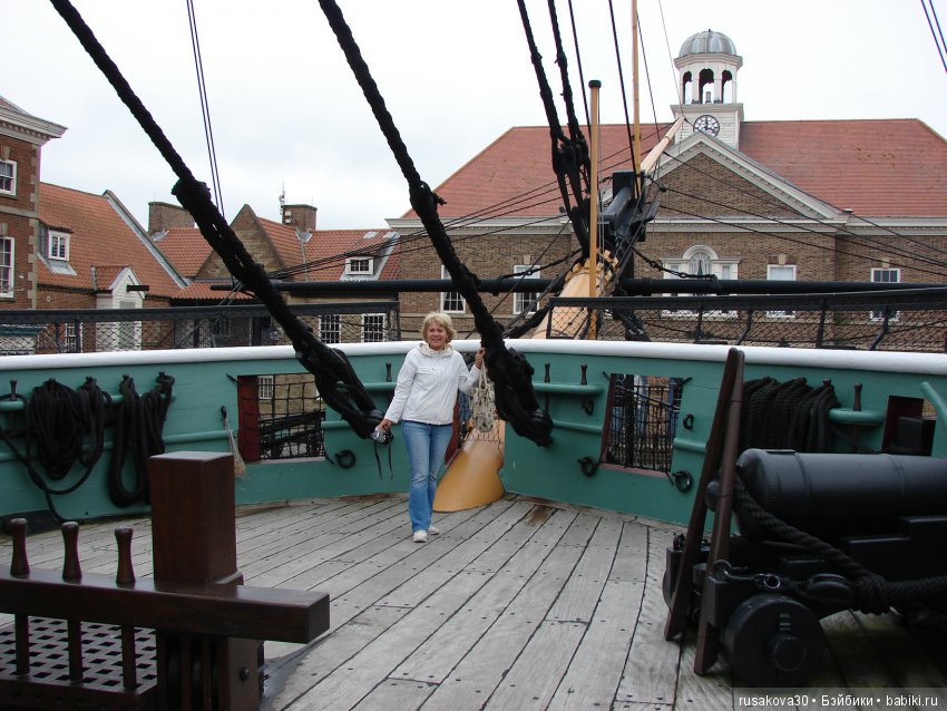 Пятнадцать человек на сундук мертвеца...Йо-хо-хо, и бутылка рому