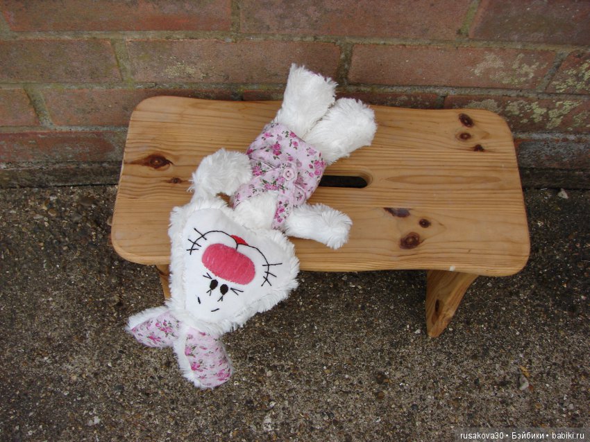 Зайку бросила хозяйка... под дождем остался зайка