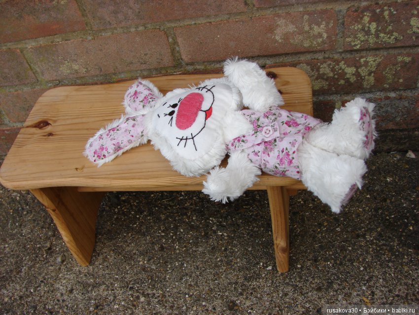 Зайку бросила хозяйка... под дождем остался зайка